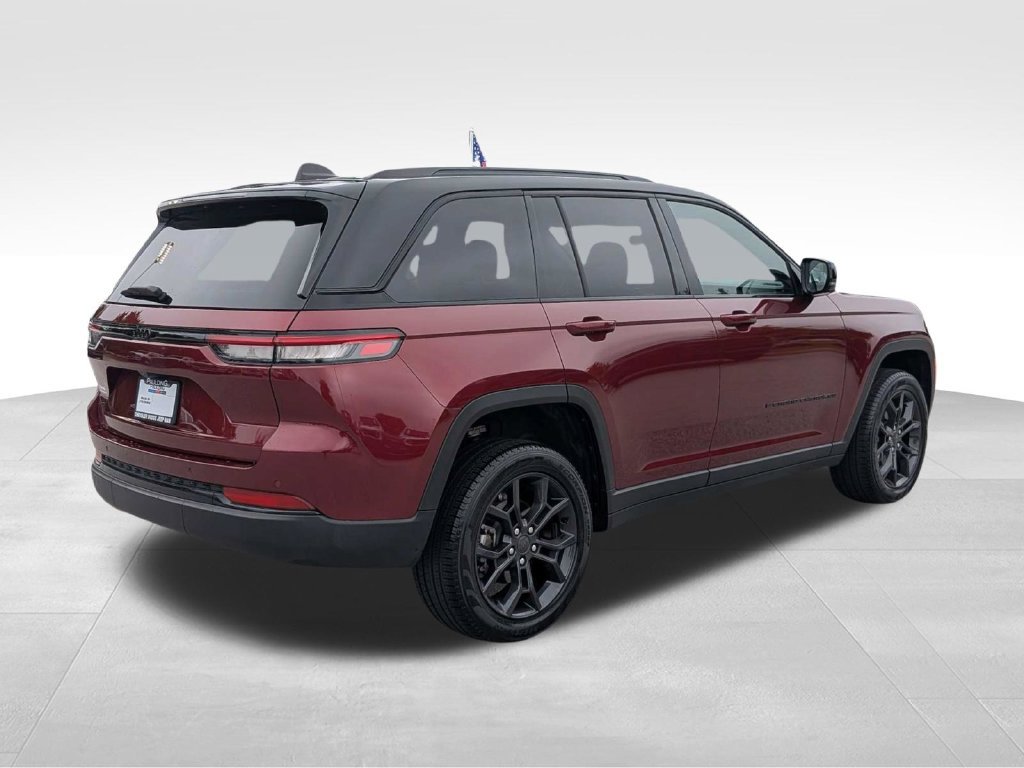 Used 2025 Jeep Grand Cherokee Limited AWD/4WD image 4