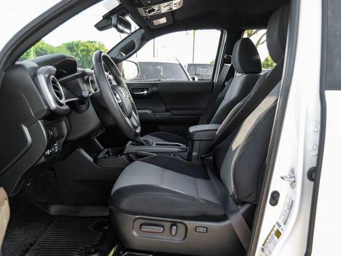 Used 2023 Toyota Tacoma TRD Off-Road image 33