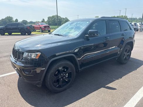 Used 2020 Jeep Grand Cherokee Laredo AWD/4WD image 6