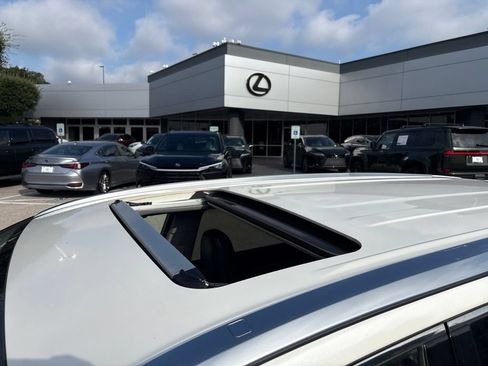 Used 2018 Toyota Highlander Limited FWD image 10