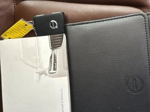 Used 2018 Volvo XC60 T5 Momentum w/ Vision Package image 39