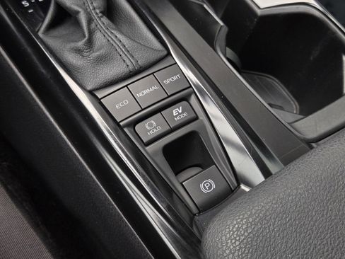 Used 2025 Toyota Camry LE image 18