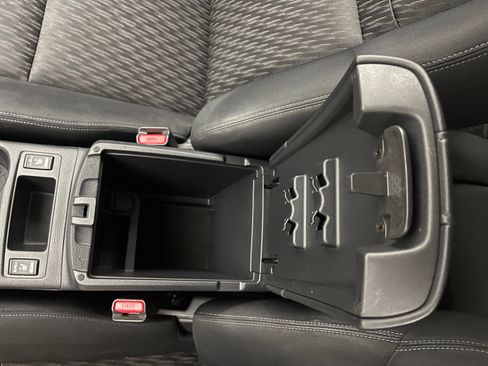 Used 2017 Nissan Rogue SV AWD/4WD image 28