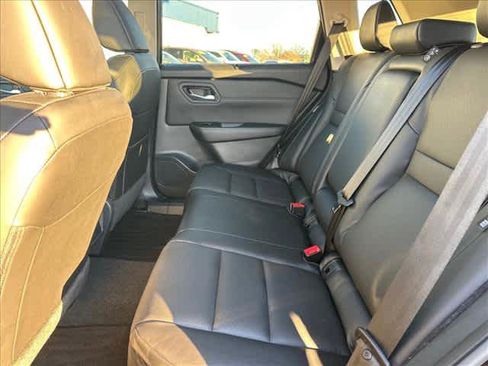 Used 2025 Nissan Rogue SV w/ SV Premium Package image 12