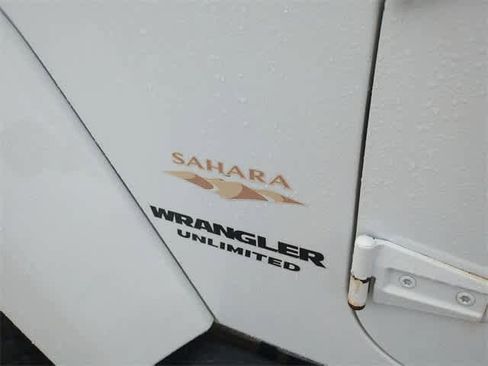 Used 2015 Jeep Wrangler Unlimited Sahara w/ Connectivity Group image 13