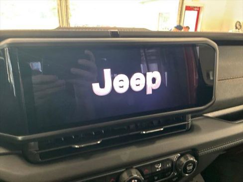 Certified 2025 Jeep Gladiator Mojave w/ Convenience Group AWD/4WD image 44