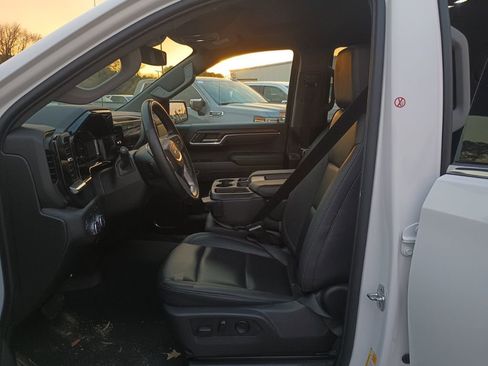 Used 2025 GMC Sierra 1500 SLT image 10