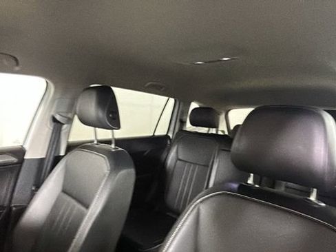 Used 2023 Volkswagen Tiguan SE FWD image 13