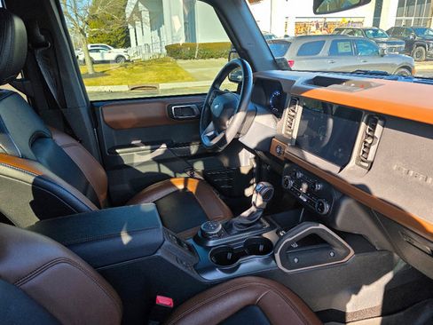 Used 2024 Ford Bronco Outer Banks image 3