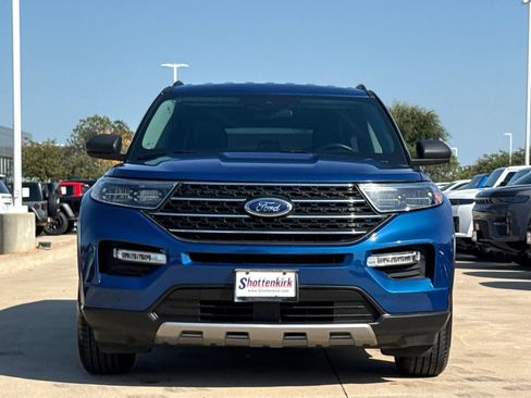 Used 2023 Ford Explorer XLT w/ Equipment Group 202A RWD image 2