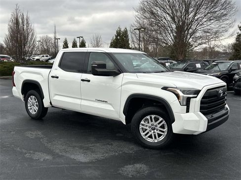 Used 2022 Toyota Tundra SR5 w/ SR5 Convenience Package image 2