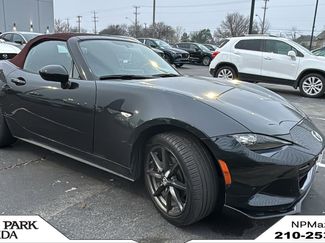 Used 2018 MAZDA MX-5 Miata Club video 1