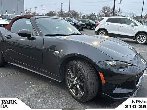 Used 2018 MAZDA MX-5 Miata Club image 1