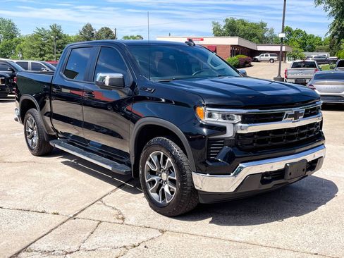 Used 2024 Chevrolet Silverado 1500 LT w/ Z71 Off-Road Package AWD/4WD image 2