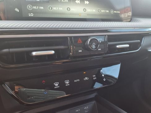 Used 2025 Nissan Kicks SR image 7