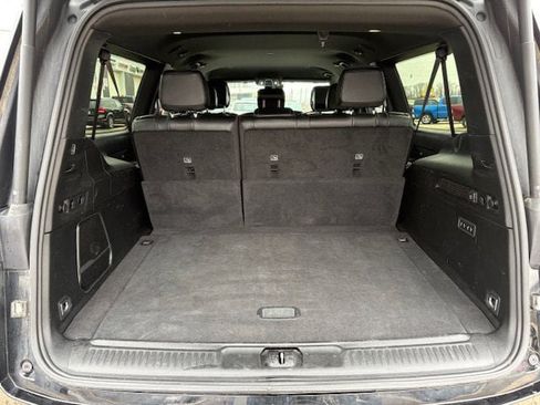 Used 2024 Jeep Wagoneer L Series II w/ Flexible Seating Group AWD/4WD image 11