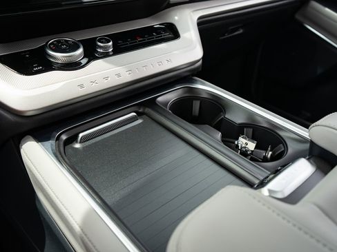New 2026 Ford Expedition Active AWD/4WD image 28