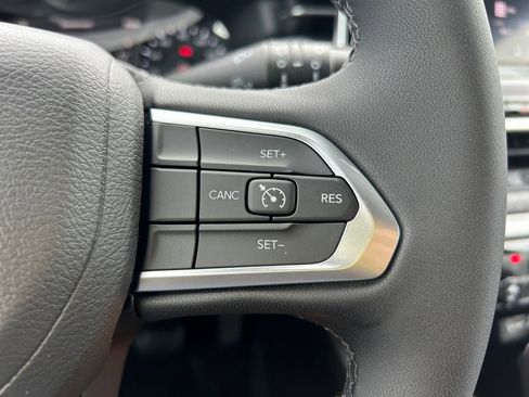 New 2025 Jeep Compass Latitude image 10