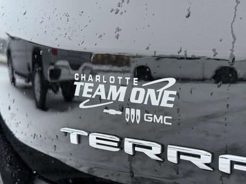 Used 2024 GMC Terrain SLE image 32