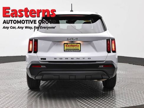 Used 2022 Kia Sorento LX FWD image 6