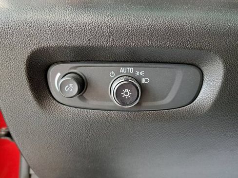 Used 2022 Chevrolet Traverse LT FWD image 13