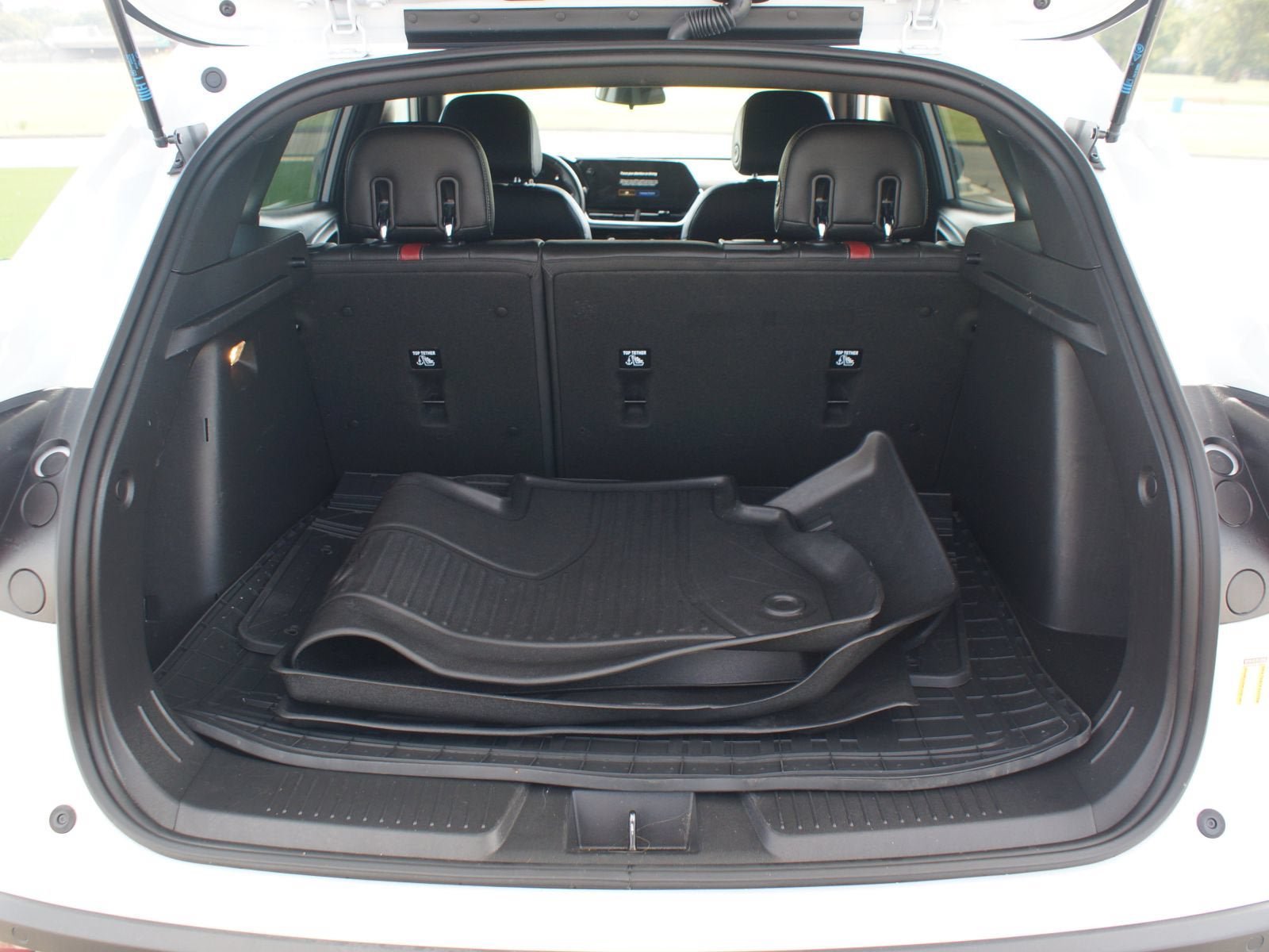 Used 2025 Chevrolet Trax RS w/ Sunroof Package FWD image 17