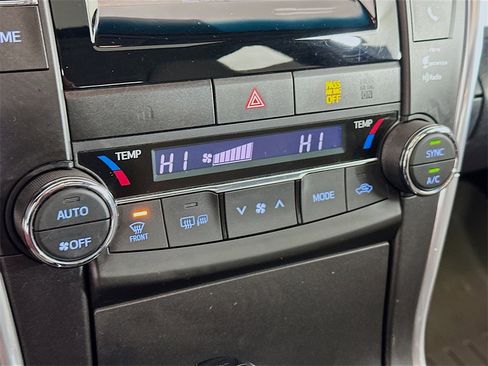 Used 2015 Toyota Camry image 15