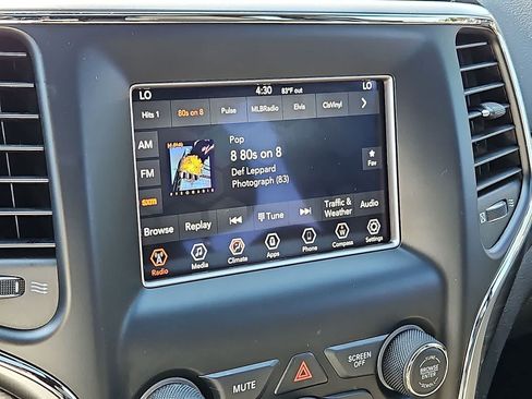 Used 2020 Jeep Grand Cherokee Laredo AWD/4WD image 19