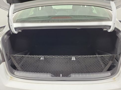 New 2025 Hyundai Elantra Limited image 36