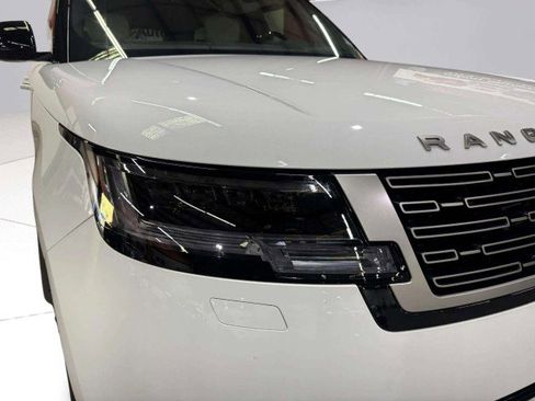 Used 2025 Land Rover Range Rover Autobiography image 13