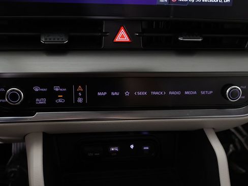 Used 2024 Kia Sportage EX FWD image 47
