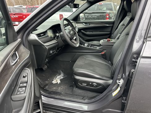 New 2026 Jeep Grand Cherokee Altitude image 26