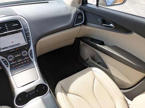 Used 2018 Lincoln MKX Reserve w/ Driver Assistance Package image 20