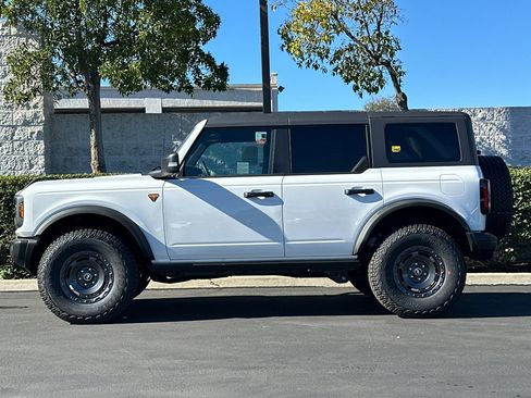 New 2025 Ford Bronco Badlands image 7
