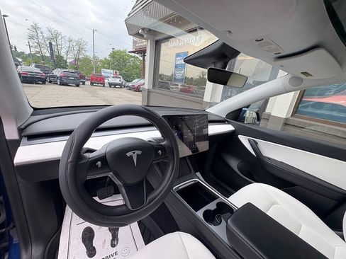 Used 2021 Tesla Model Y Long Range AWD/4WD image 13