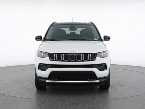Used 2025 Jeep Compass Limited image 2