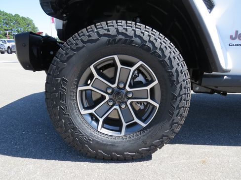 New 2025 Jeep Gladiator Mojave image 14