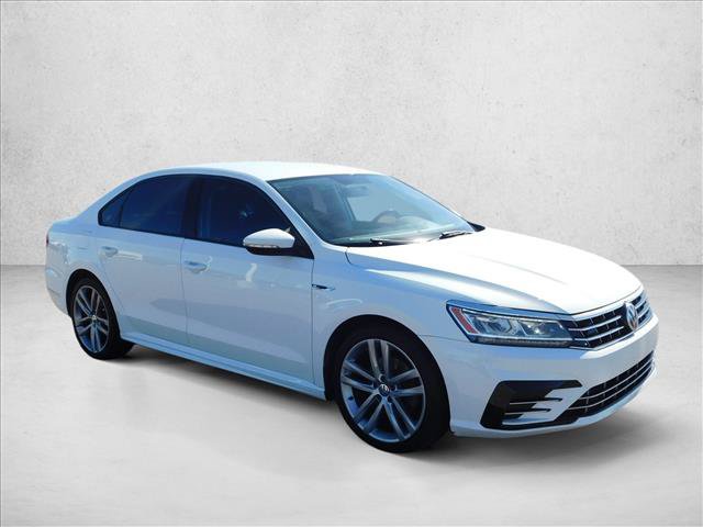 Used 2018 Volkswagen Passat 2.0T R-Line w/ R-Line Lighting Package FWD image 6