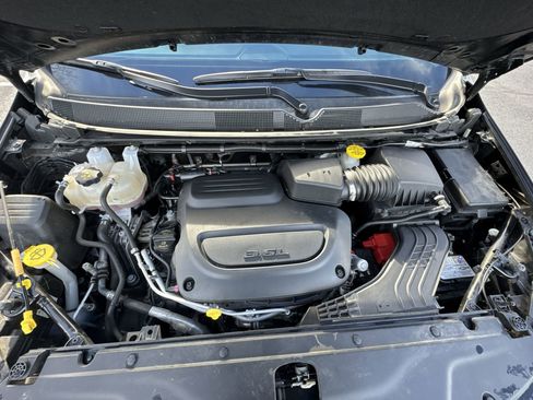 Used 2024 Chrysler Pacifica Touring-L image 26