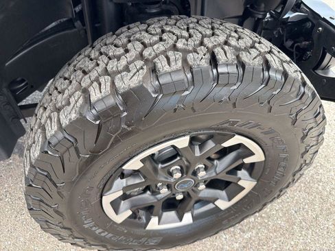 Used 2025 Jeep Wrangler Unlimited Rubicon 4xe AWD/4WD image 28