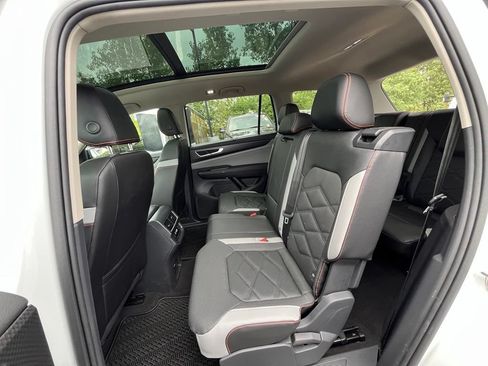 Certified 2024 Volkswagen Atlas Peak Edition SE AWD/4WD image 25