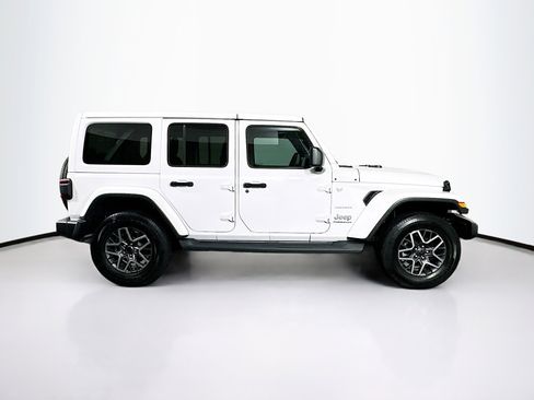 Used 2024 Jeep Wrangler Sahara w/ Technology Group image 10