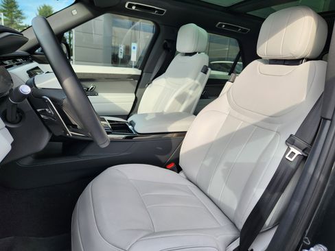 Certified 2025 Land Rover Range Rover Sport SE image 10