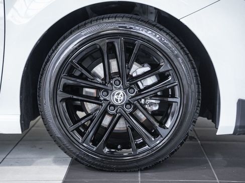 Used 2025 Toyota Camry SE FWD image 14