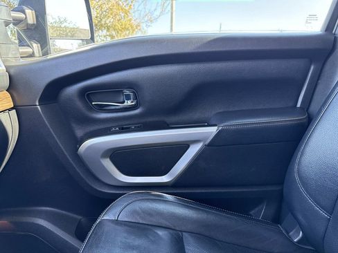 Used 2018 Nissan Titan SL w/ Chrome Package image 31