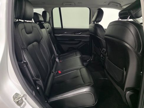 Used 2023 Jeep Grand Cherokee Limited image 26