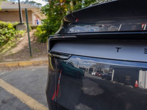 Used 2026 Tesla Model Y Long Range image 25