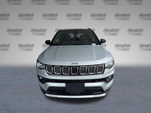 Used 2025 Jeep Compass Limited AWD/4WD image 3