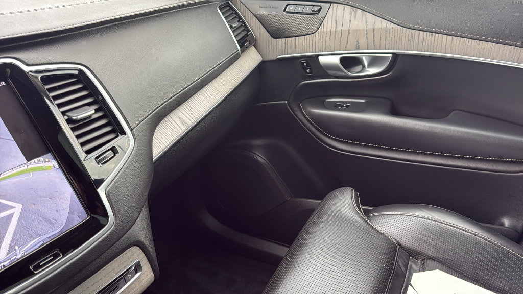 Certified 2024 Volvo XC90 T8 Ultimate AWD/4WD image 22