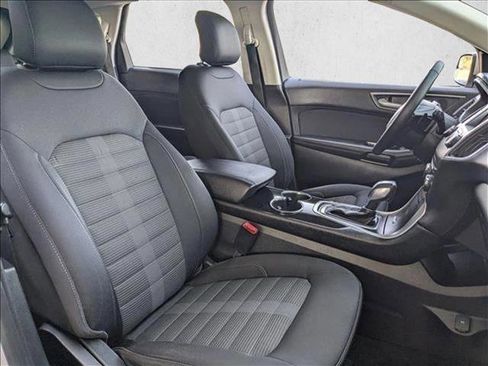 Used 2017 Ford Edge SEL image 21